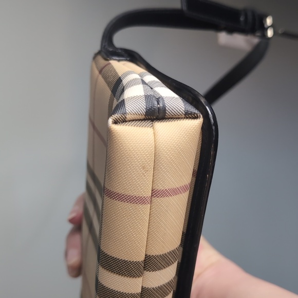 Burberry London Nova Check Design Shoulder Bag. - Picture 10 of 14